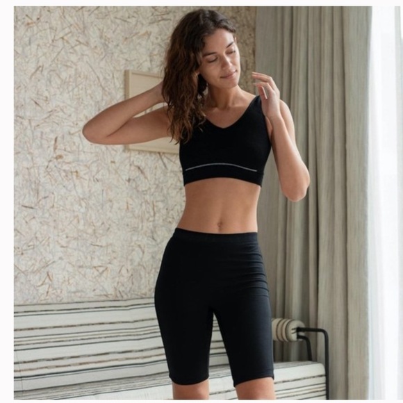 NWOT Lunya Soft Modal Bike Short in Black - Picture 2 of 8